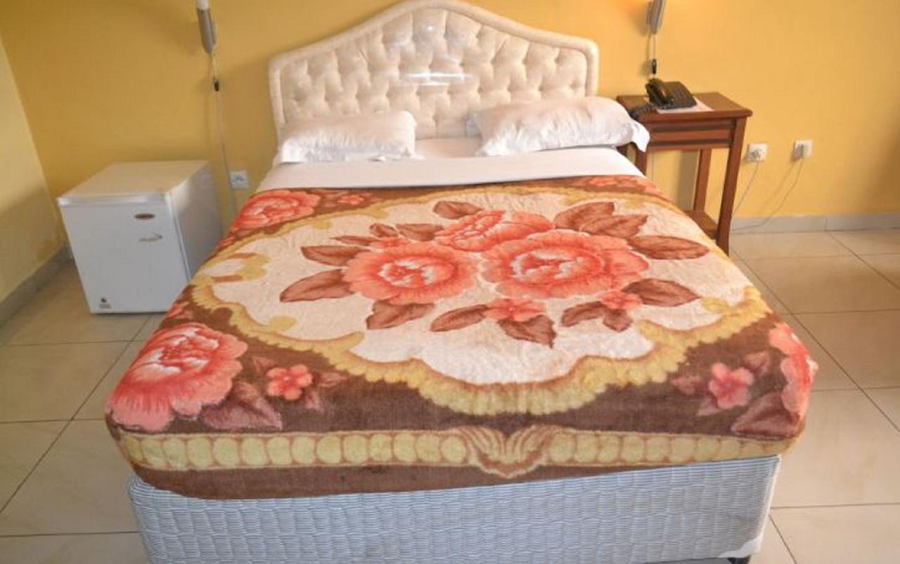 Denver Plaza Hotel Ντουάλα Εξωτερικό φωτογραφία