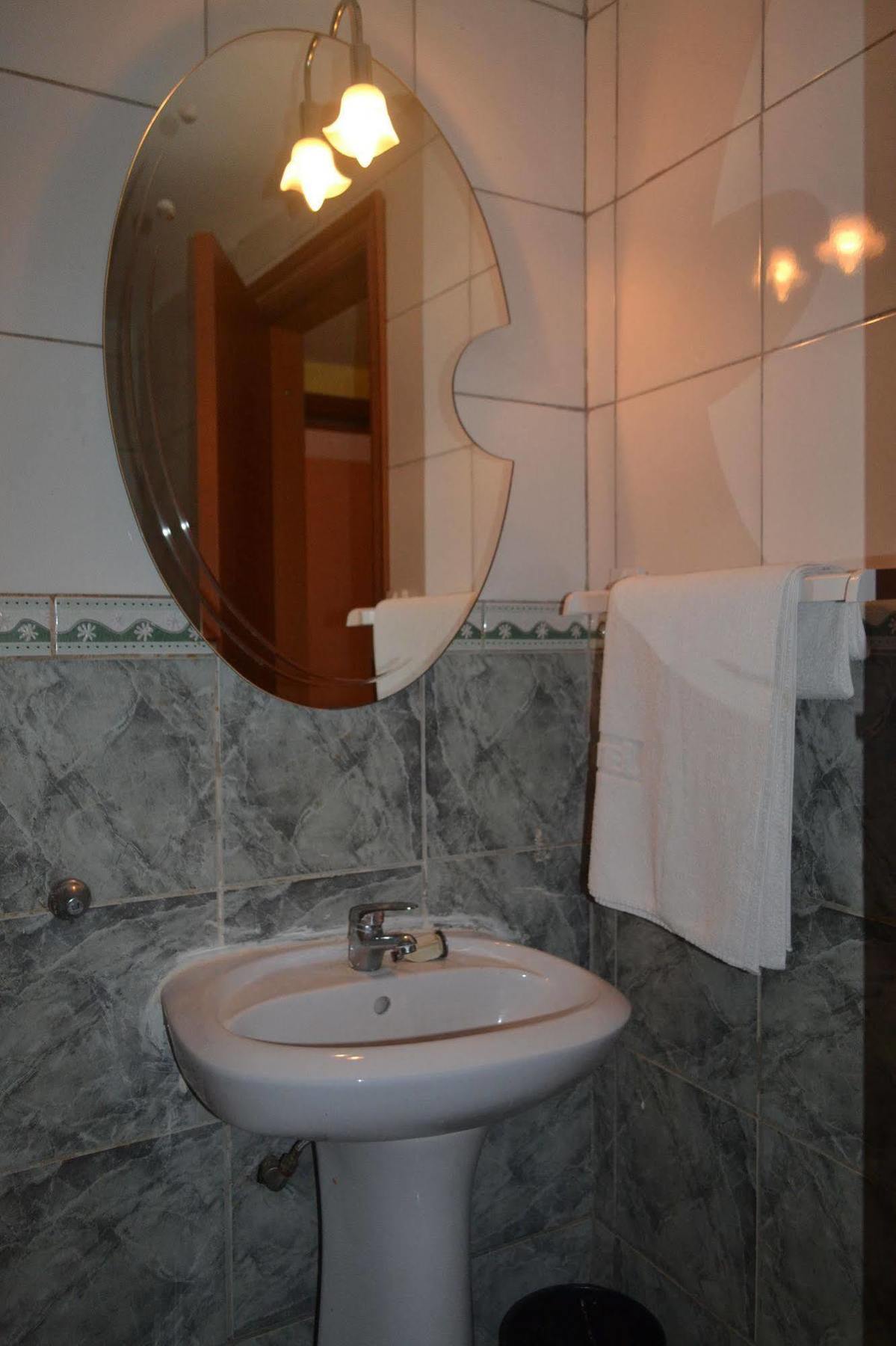 Denver Plaza Hotel Ντουάλα Εξωτερικό φωτογραφία